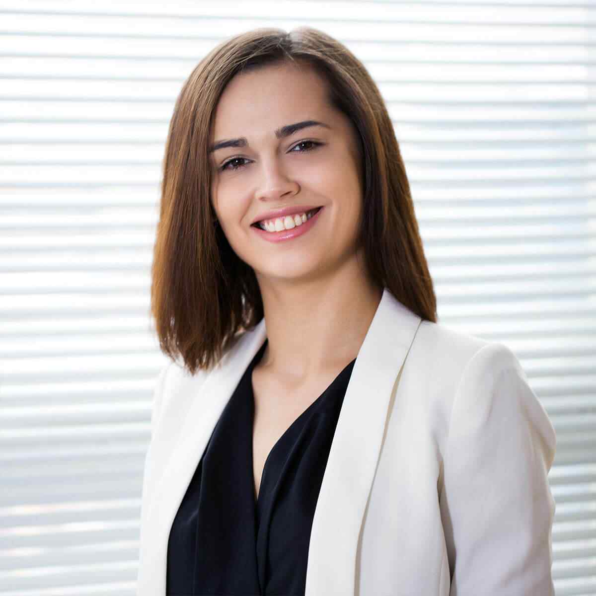 https://karissaspann.com/wp-content/uploads/2018/01/img-team-member-02-1.jpg